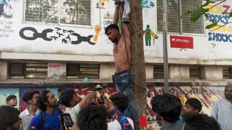 ‘ছিনতাইকারী আখ্যা দিয়ে’ যুবককে গাছে ঝুলিয়ে নির্যাতন